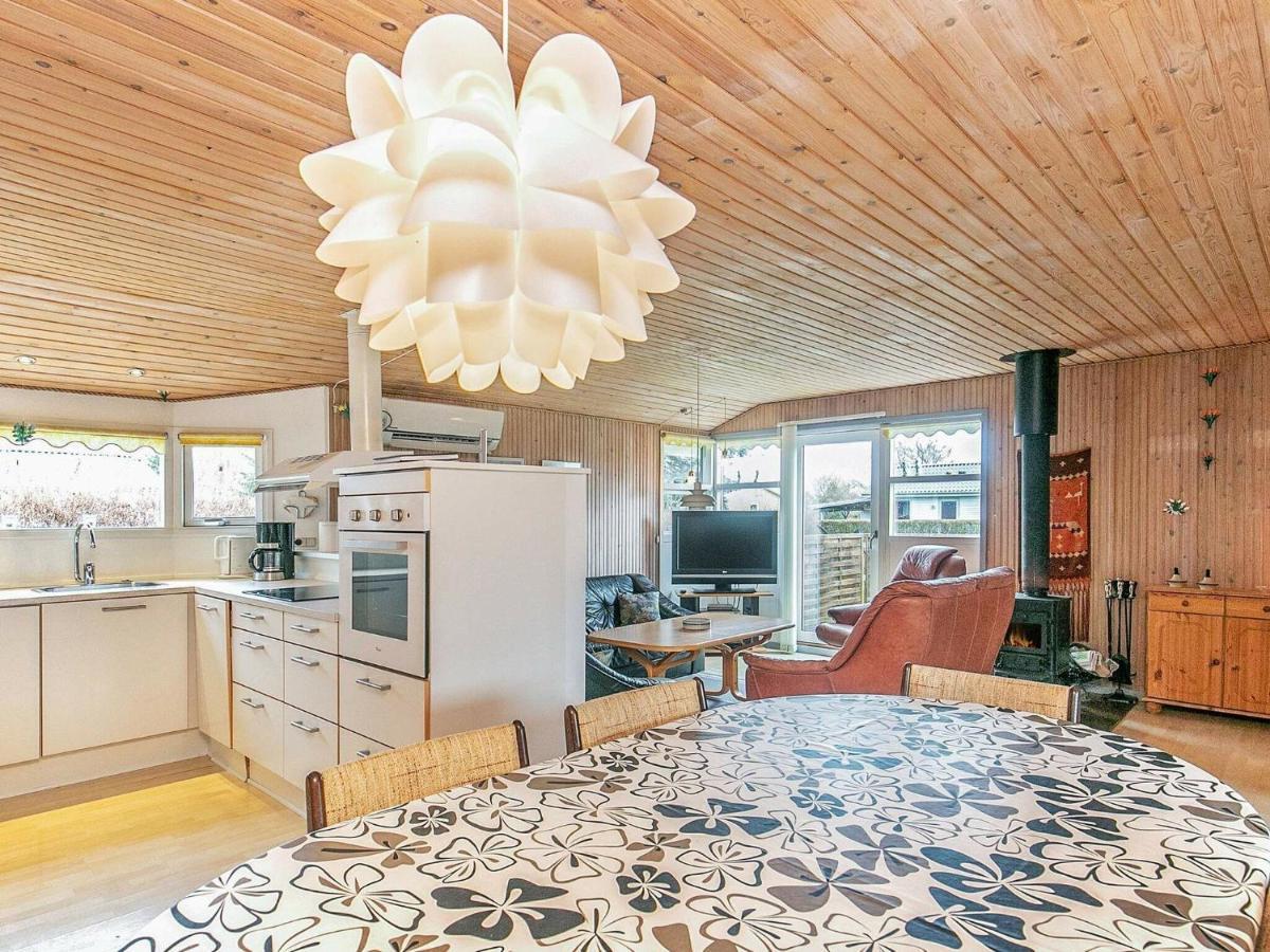 8 Person Holiday Home In Hesselager 客房 照片